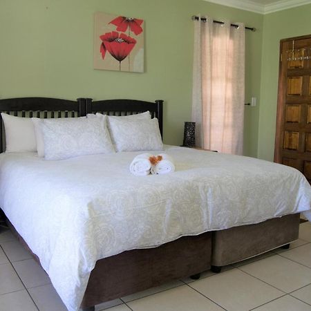 Summer Garden Guest House เบโนนิ ภายนอก รูปภาพ
