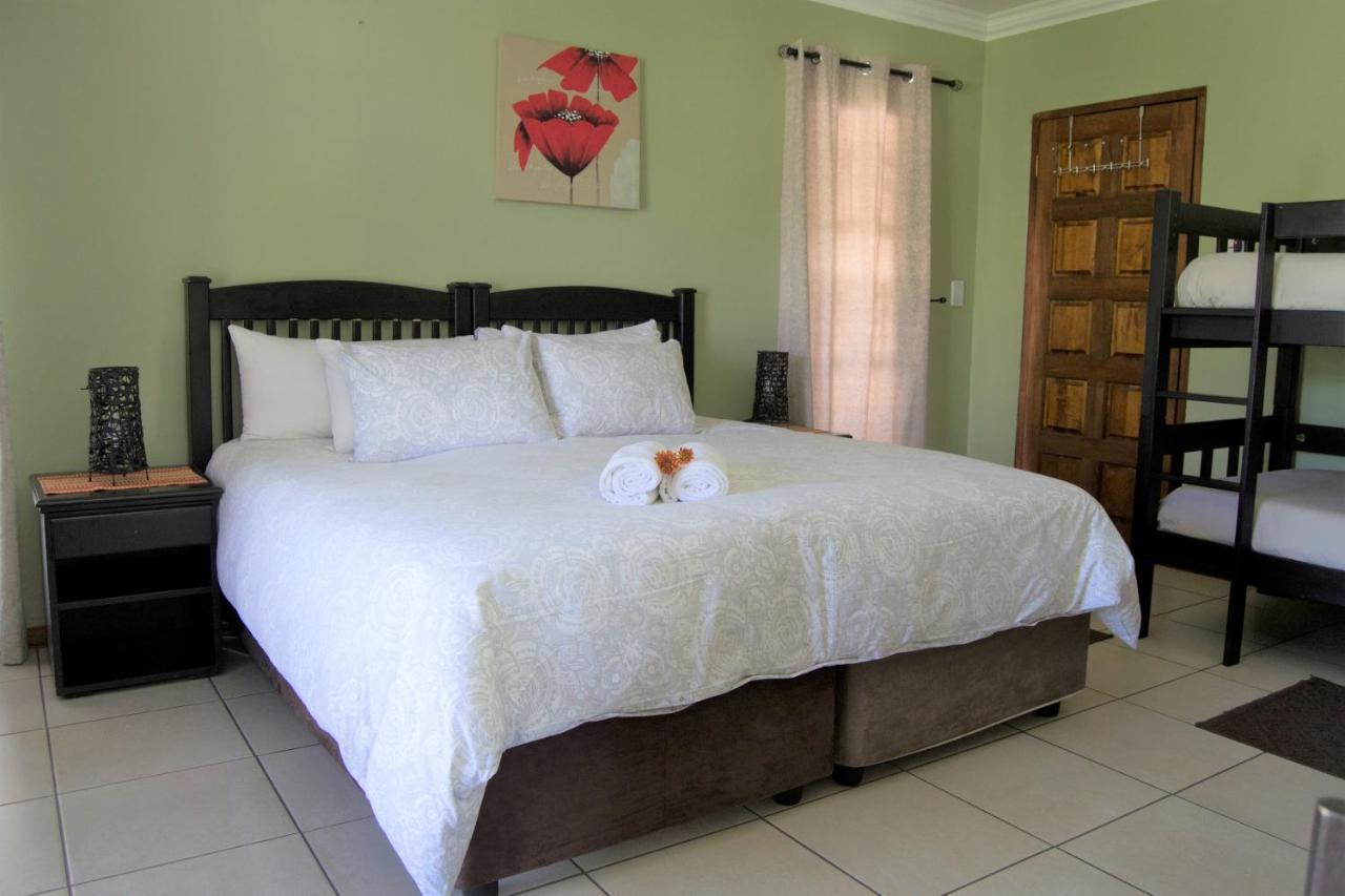 Summer Garden Guest House เบโนนิ ภายนอก รูปภาพ