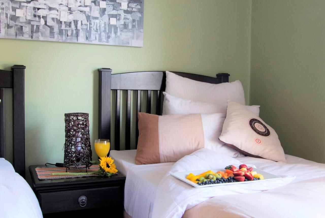 Summer Garden Guest House เบโนนิ ภายนอก รูปภาพ