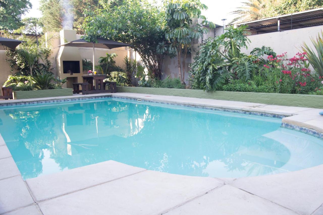 Summer Garden Guest House เบโนนิ ภายนอก รูปภาพ