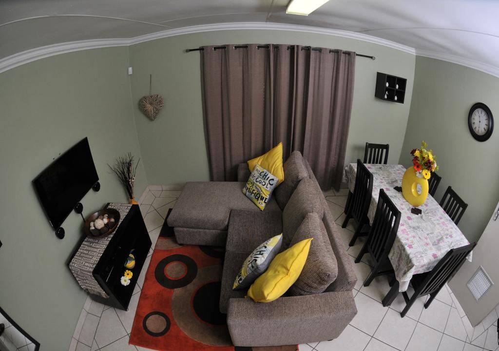 Summer Garden Guest House เบโนนิ ภายนอก รูปภาพ