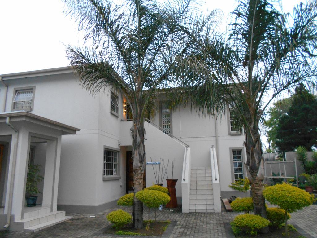 Summer Garden Guest House เบโนนิ ภายนอก รูปภาพ