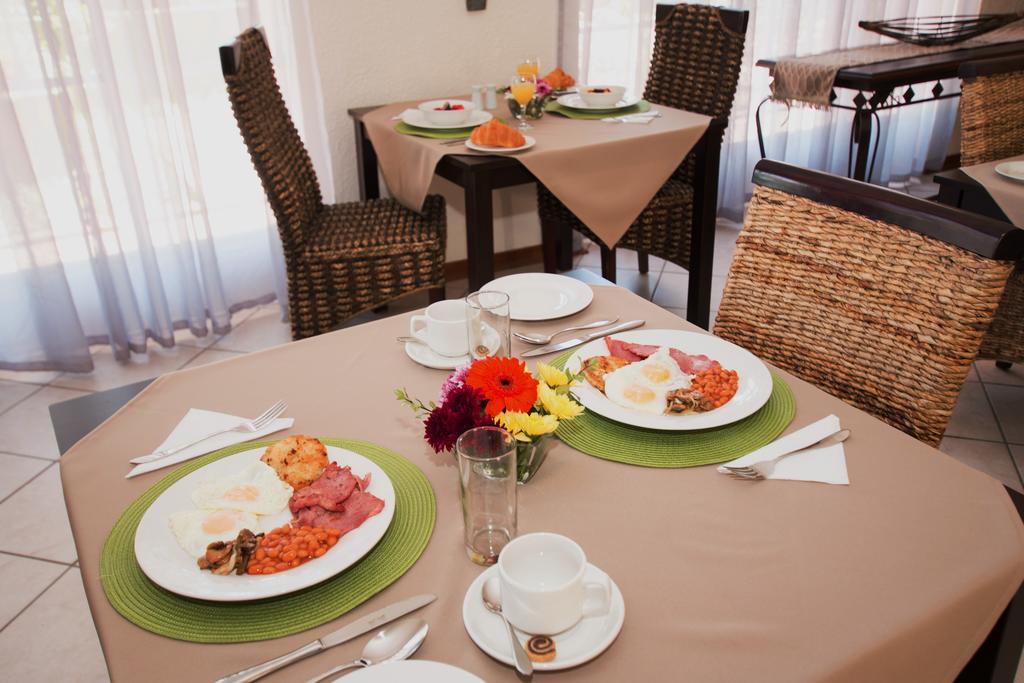 Summer Garden Guest House เบโนนิ ภายนอก รูปภาพ