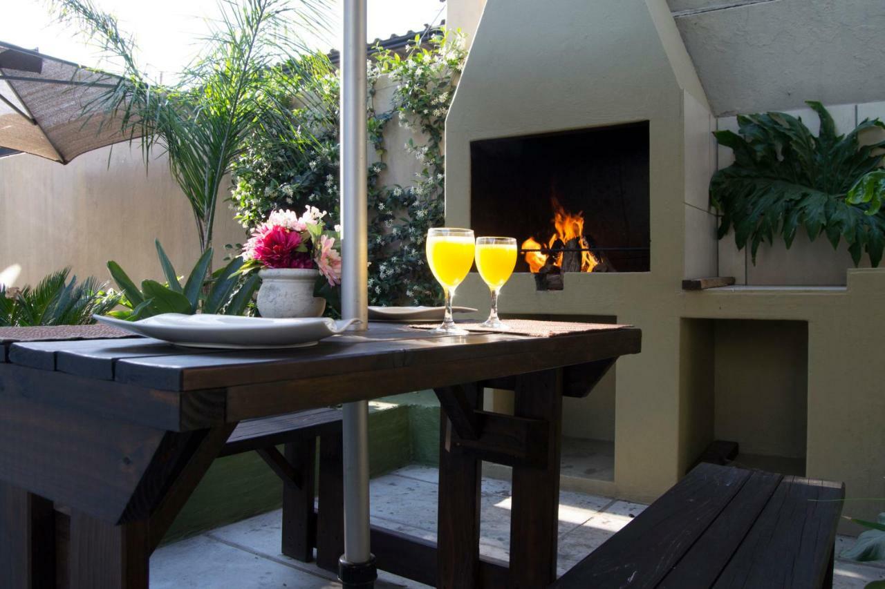 Summer Garden Guest House เบโนนิ ภายนอก รูปภาพ